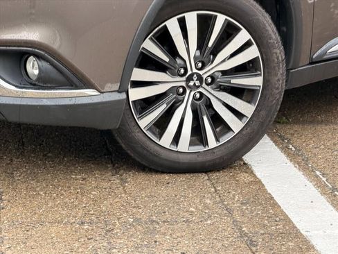 Used 2019 Mitsubishi Outlander AWD image 29