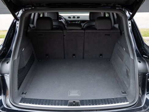 Certified 2023 Porsche Cayenne AWD/4WD image 29