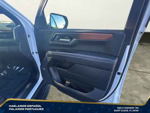 Used 2025 GMC Yukon XL Denali AWD/4WD image 38