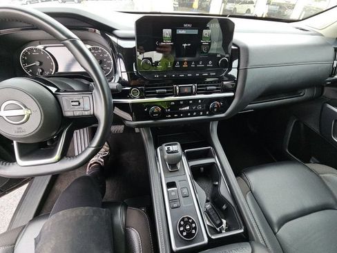 Used 2024 Nissan Pathfinder SL w/ SL Premium Package AWD/4WD image 5