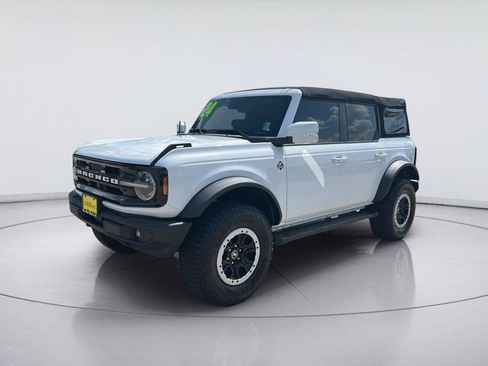 Certified 2024 Ford Bronco Outer Banks w/ Sasquatch Package AWD/4WD image 1