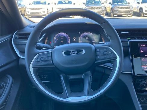 New 2025 Jeep Grand Cherokee Altitude image 23