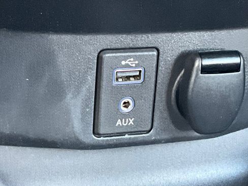 Used 2017 Nissan Rogue S AWD/4WD image 18