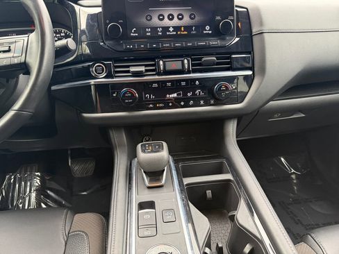 Used 2023 Nissan Pathfinder SL AWD/4WD image 11