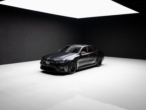 Used 2025 BMW M5 w/ Carbon Package image 85