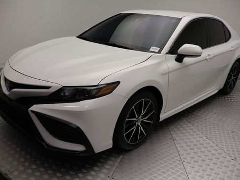Used 2023 Toyota Camry SE FWD image 2