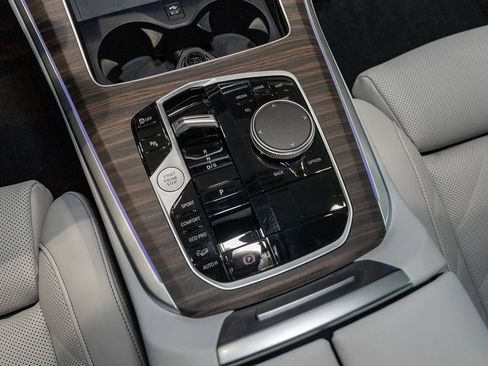 Used 2024 BMW X5 xDrive40i w/ M Sport Package AWD/4WD image 15
