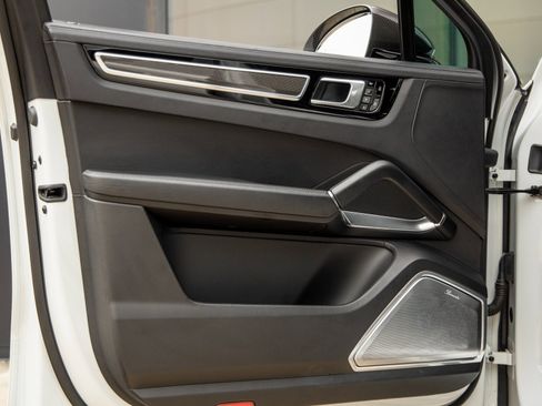 Certified 2020 Porsche Cayenne Turbo image 19