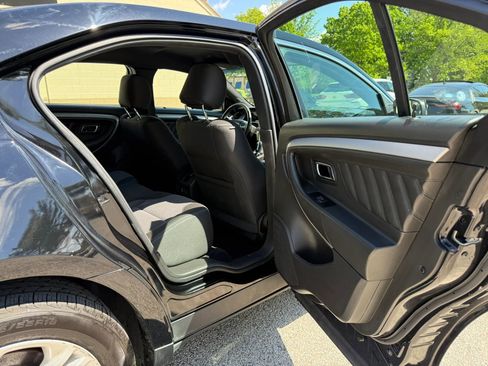 Used 2018 Ford Taurus SEL FWD image 15