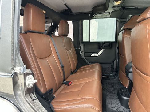 Used 2017 Jeep Wrangler Unlimited Sahara w/ Max Tow Package AWD/4WD image 19