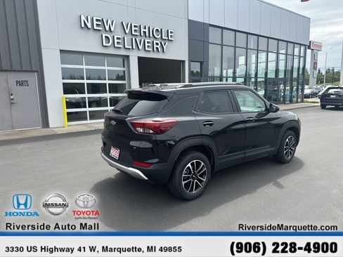 Used 2025 Chevrolet TrailBlazer LT AWD/4WD image 9