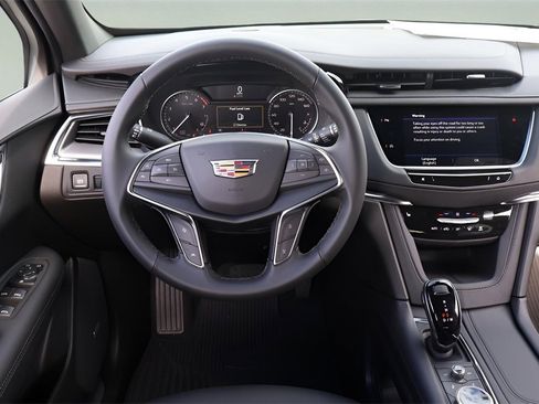 New 2026 Cadillac XT5 Luxury image 15