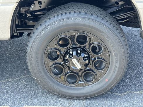 New 2026 Ford F250 Lariat w/ Black Appearance Package image 19