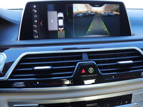 Used 2018 BMW 740i image 31