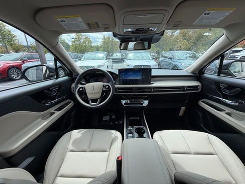 New 2025 Lincoln Corsair FWD image 8