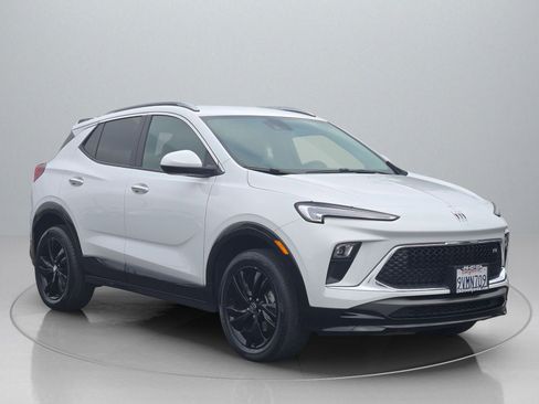 Used 2024 Buick Encore GX Sport Touring image 10