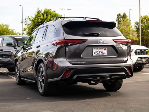 Used 2024 Toyota Highlander XLE image 10