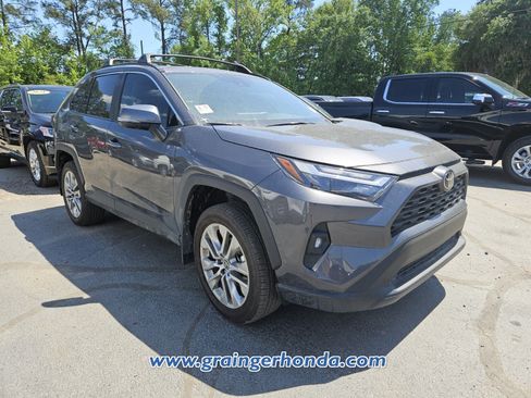 Used 2025 Toyota RAV4 XLE Premium image 5