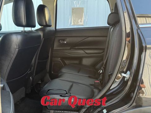 Used 2017 Mitsubishi Outlander GT AWD/4WD image 12