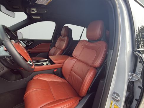 Used 2025 Lincoln Aviator Reserve w/ Luxury Package AWD/4WD image 9