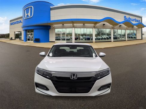 Used 2018 Honda Accord Touring image 3
