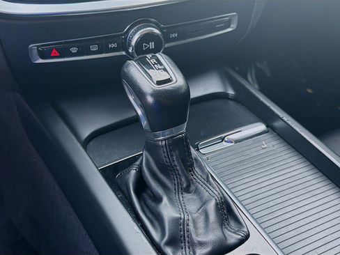 Used 2020 Volvo S60 T5 Momentum image 15