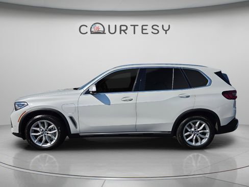 Used 2021 BMW X5 xDrive45e w/ Parking Assistance Package AWD/4WD image 3