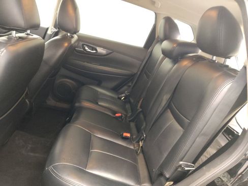 Used 2018 Nissan Rogue SV image 18