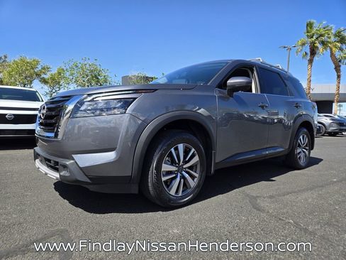 Used 2025 Nissan Pathfinder SL image 2