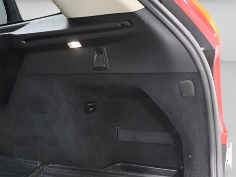 Used 2018 Volvo XC90 T5 Momentum w/ Convenience Package image 29