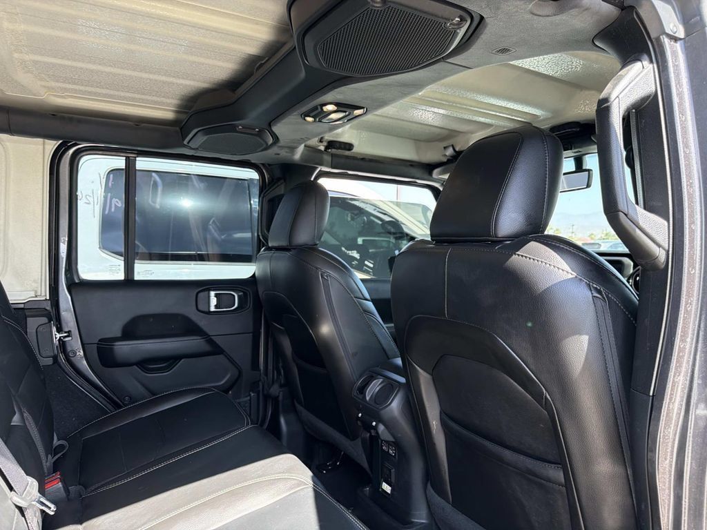 Used 2023 Jeep Wrangler Unlimited Sahara AWD/4WD image 12