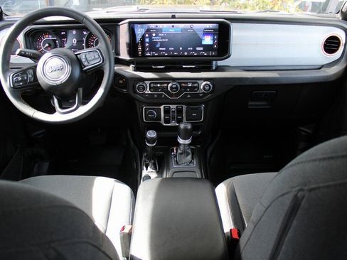 Used 2024 Jeep Gladiator Sport image 14