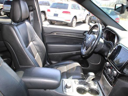 Used 2020 Jeep Grand Cherokee High Altitude AWD/4WD image 11