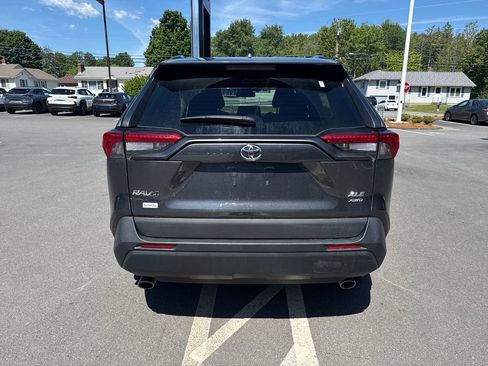 Used 2021 Toyota RAV4 XLE Premium AWD/4WD image 4