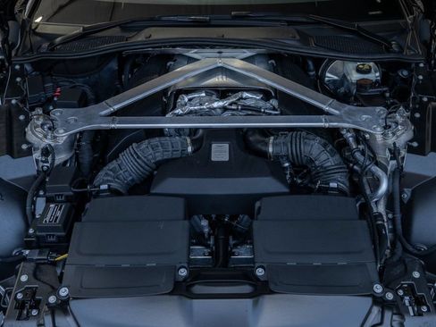 Used 2022 Aston Martin V8 Vantage Roadster RWD image 25