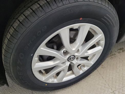 Used 2018 Nissan Rogue SV w/ Premium Package AWD/4WD image 31
