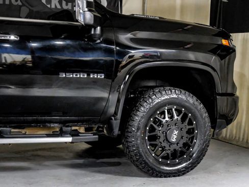 Used 2024 Chevrolet Silverado 3500 LTZ w/ LTZ Convenience Package image 8