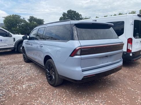 Used 2025 Lincoln Navigator L Reserve w/ Jet Appearance Package AWD/4WD image 5