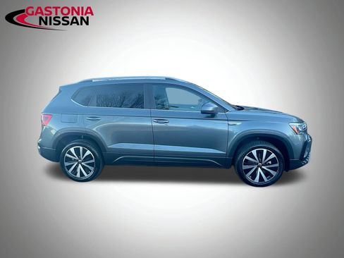 Used 2024 Volkswagen Taos SE image 10