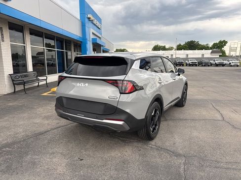 Used 2026 Kia Sportage EX FWD image 4