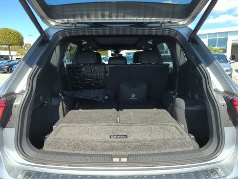Used 2022 Volkswagen Tiguan SE R-Line image 19