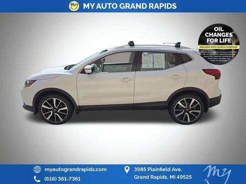 Used 2017 Nissan Rogue Sport SL w/ SL Premium Package AWD/4WD image 4