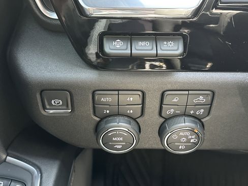 Used 2024 Chevrolet Silverado 2500 High Country w/ High Country Premium Package image 28