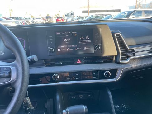 Used 2025 Kia Sportage LX image 17