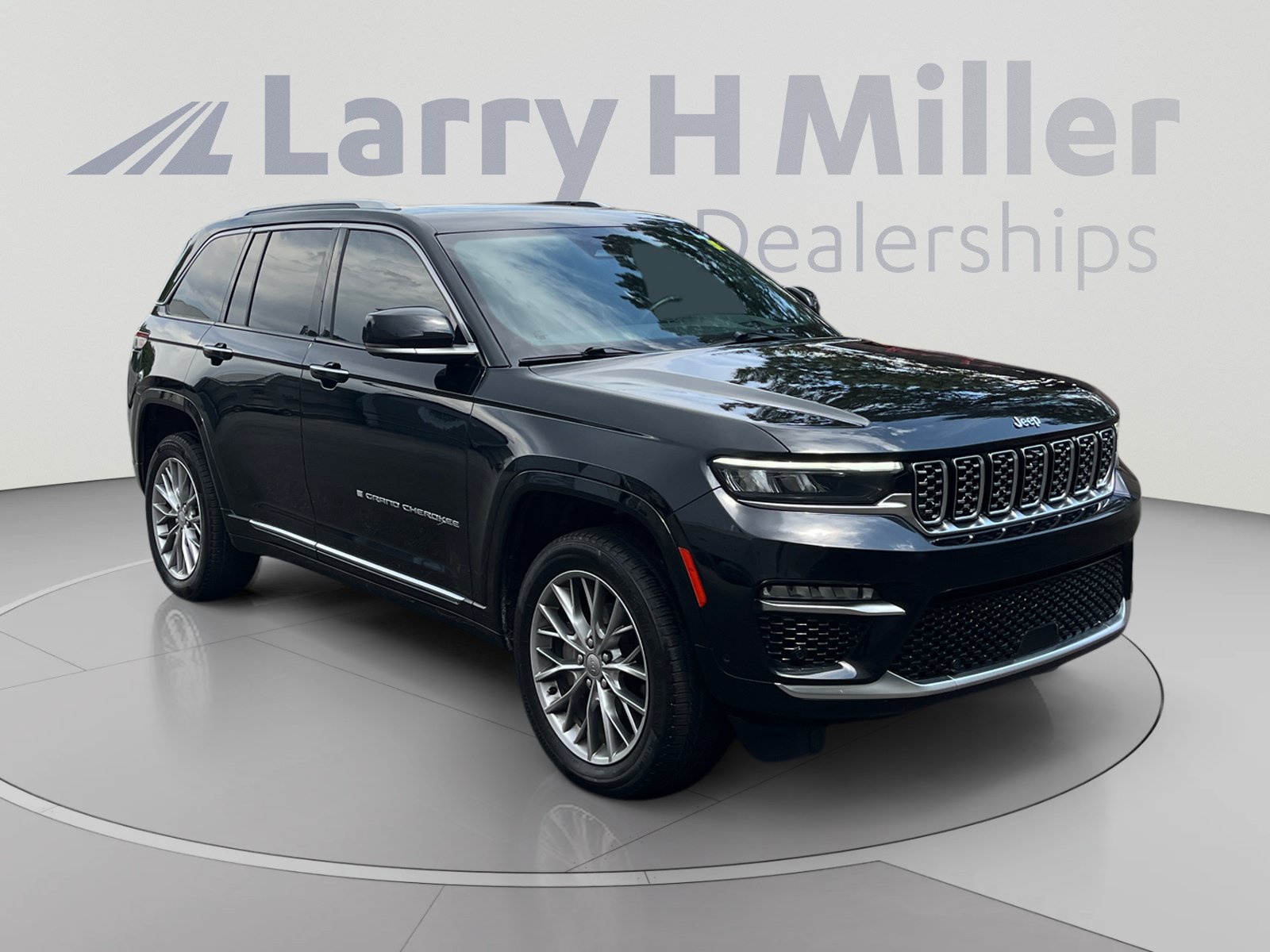 Used 2023 Jeep Grand Cherokee Summit w/ Adv Protech Group IV AWD/4WD image 7