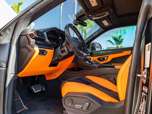 Used 2022 Lamborghini Urus image 15
