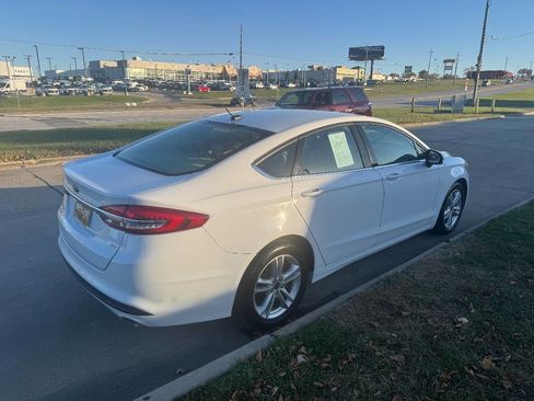 Used 2018 Ford Fusion SE image 5