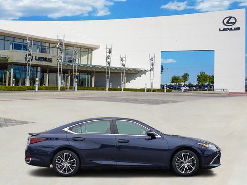 Used 2025 Lexus ES 300h w/ Premium Package image 2