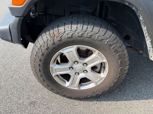 Certified 2018 Jeep Wrangler Sport AWD/4WD image 13