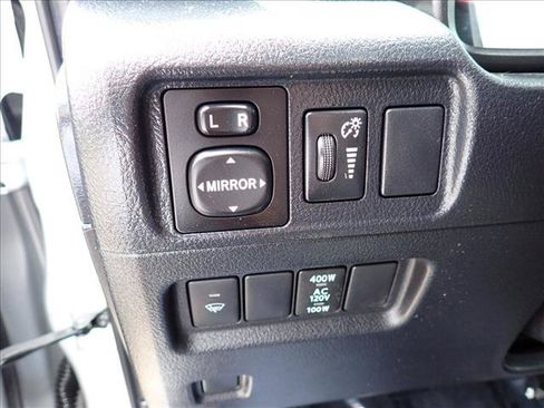 Used 2018 Toyota 4Runner SR5 AWD/4WD image 14